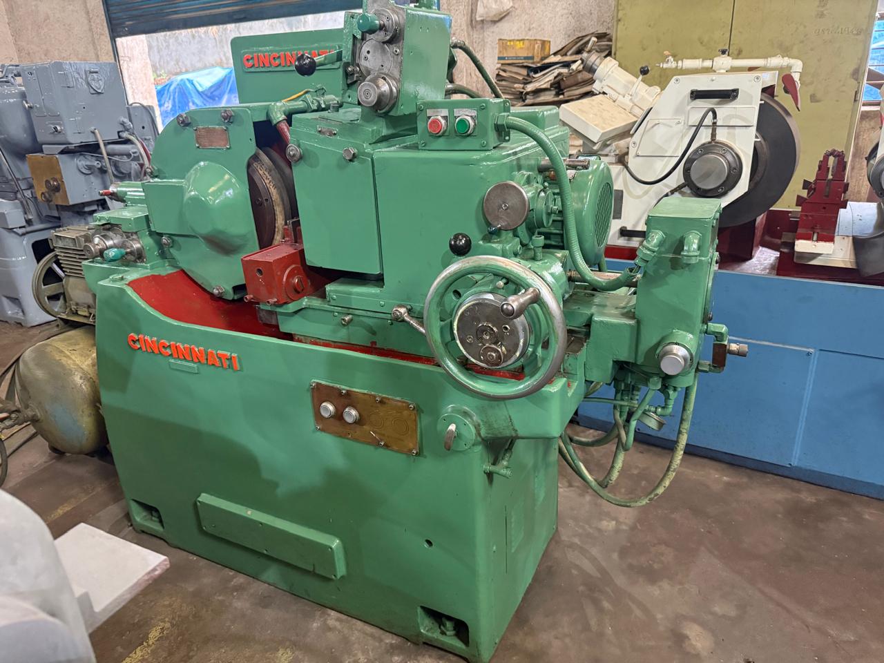 Cincinnati 1M centerless grinder with automatic plunge thumb